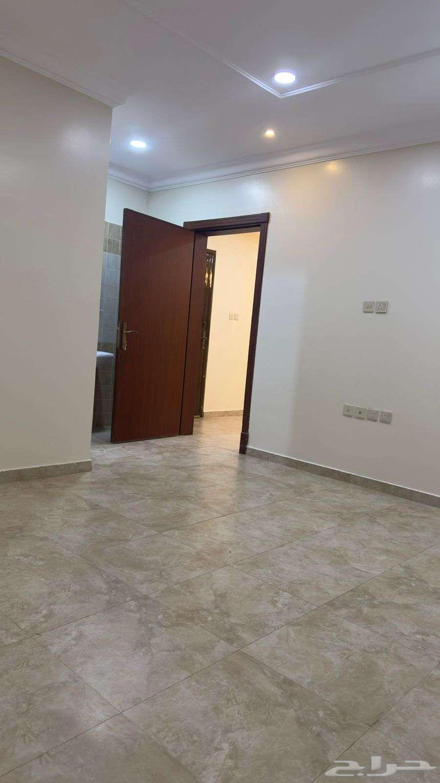 شقة 4 غرف في الدانة 4