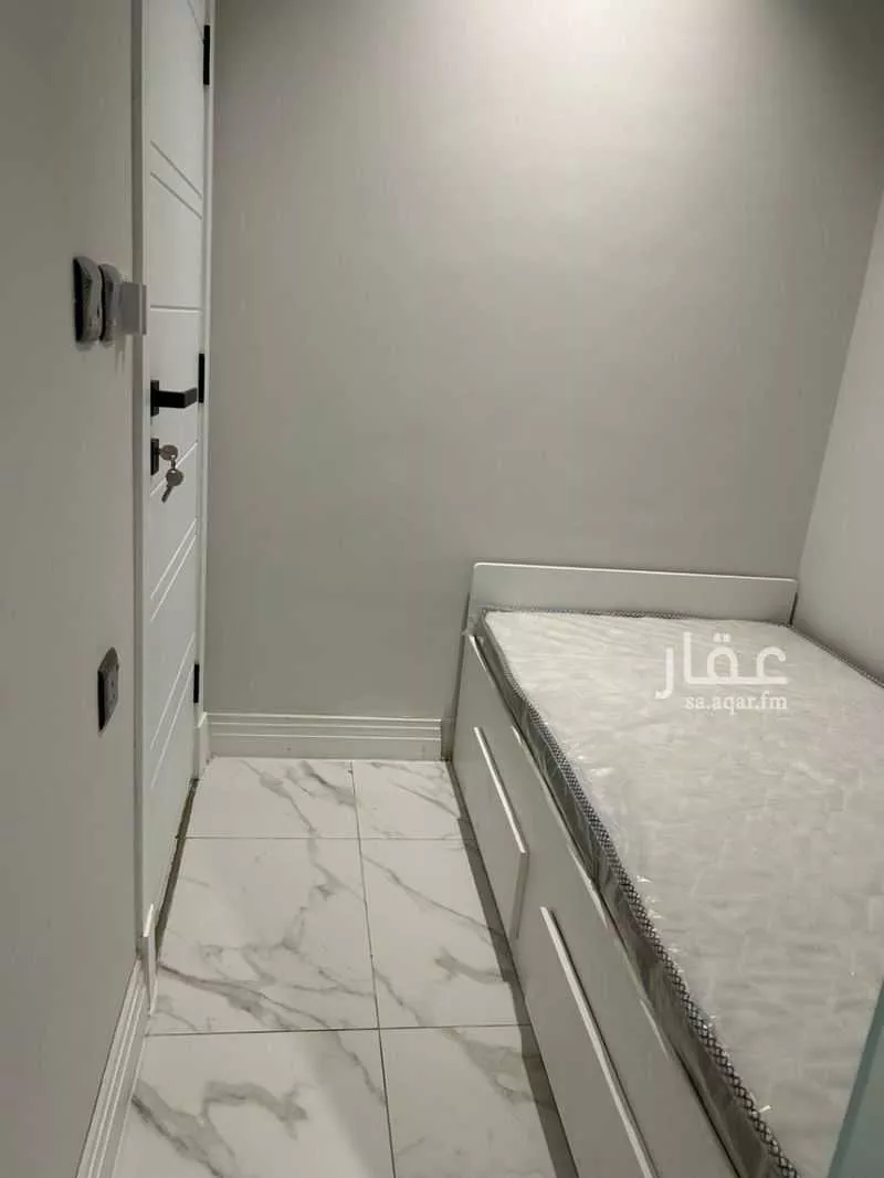 شقة 3 غرف في الملقا 10