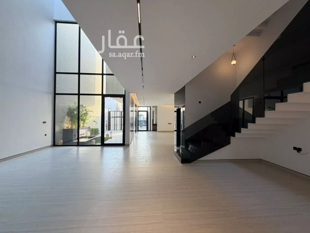 فيلا 5 غرف في العارض 10