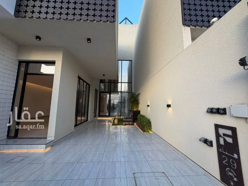 فيلا 11 غرف في العارض 18