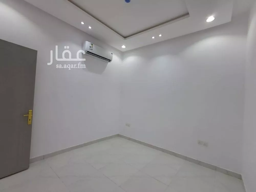 شقة 3 غرف في الرمال 4