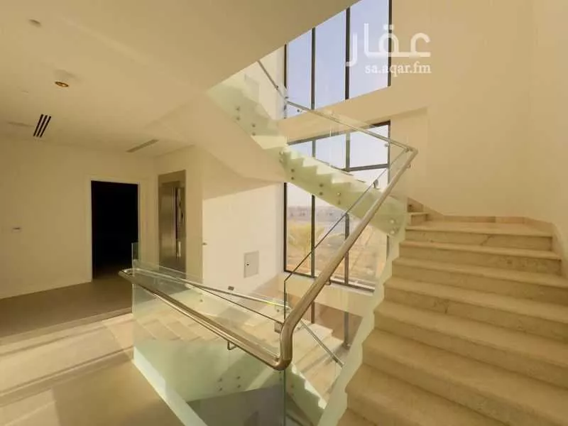 فيلا 6 غرف في العارض 8