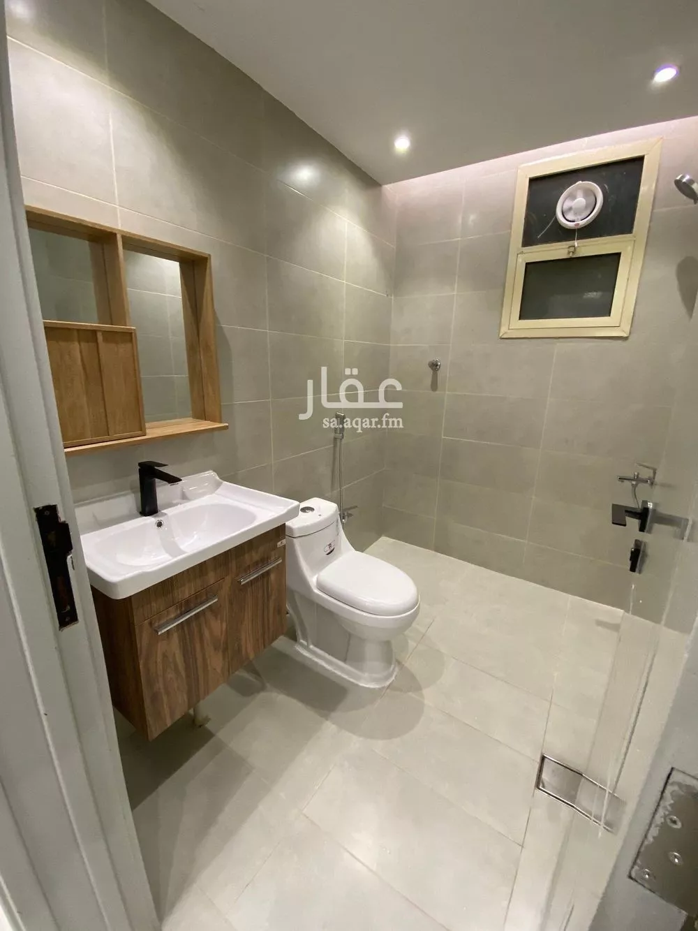 شقة 3 غرف في المونسية 10