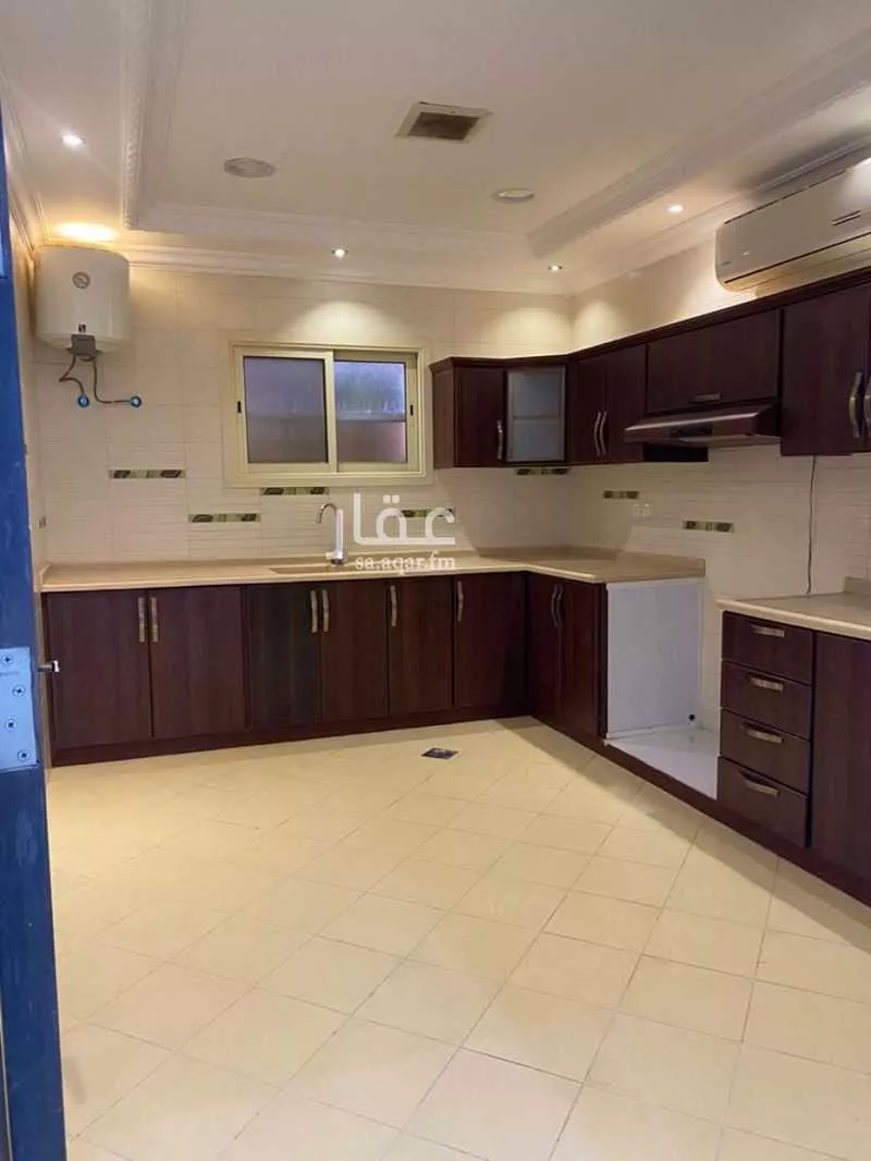 4 bedroom floor in Dhahrat Laban 2