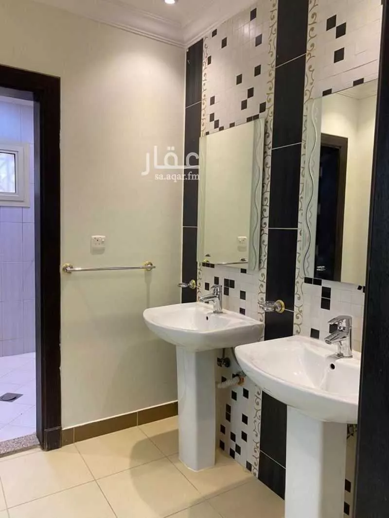 4 bedroom floor in Dhahrat Laban 12