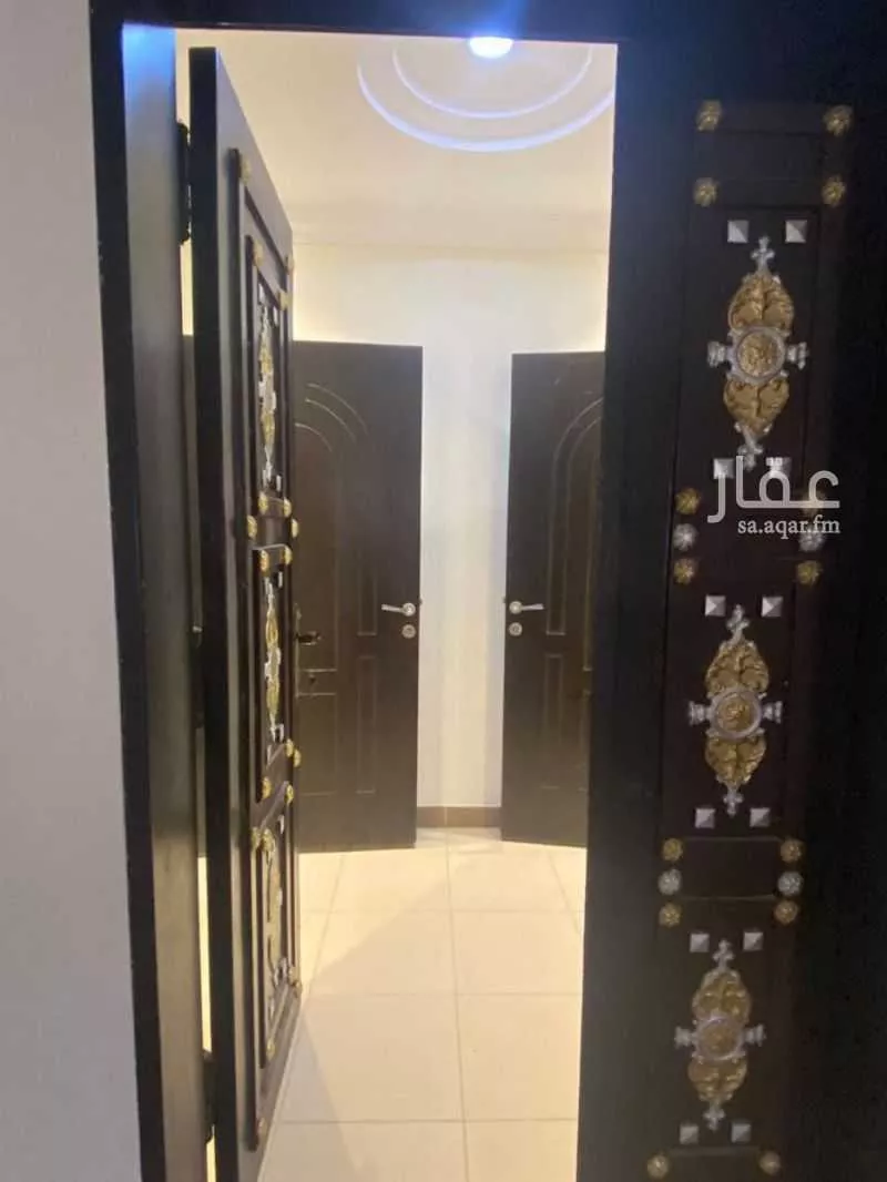 4 bedroom floor in Dhahrat Laban 4