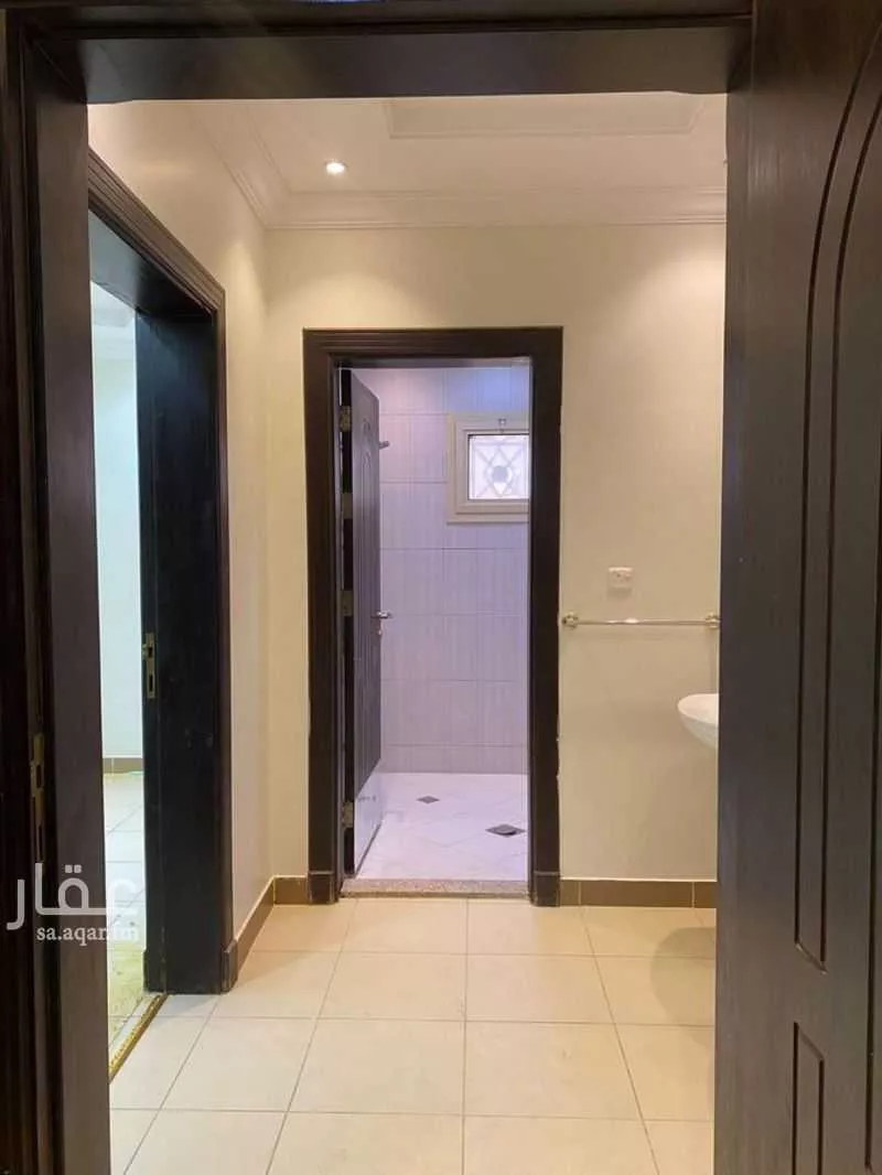 4 bedroom floor in Dhahrat Laban 5