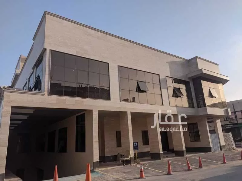 محل 625 م² في الملز 3