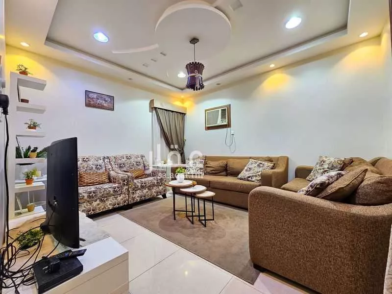 شقة 5 غرف في البحيرات 2