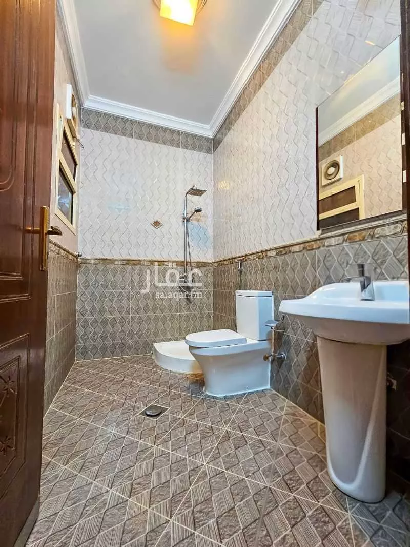 شقة 5 غرف في البحيرات 3