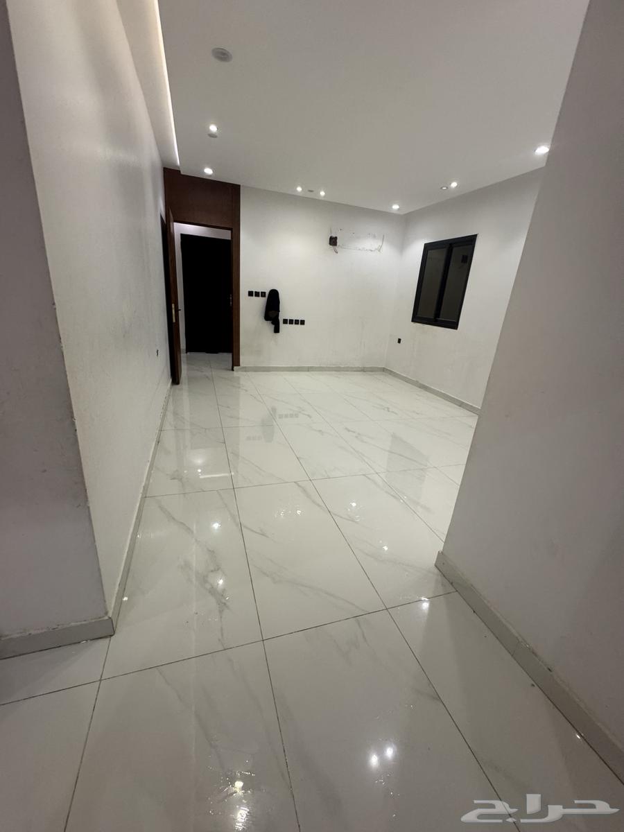 شقة 3 غرف في الرمال 4