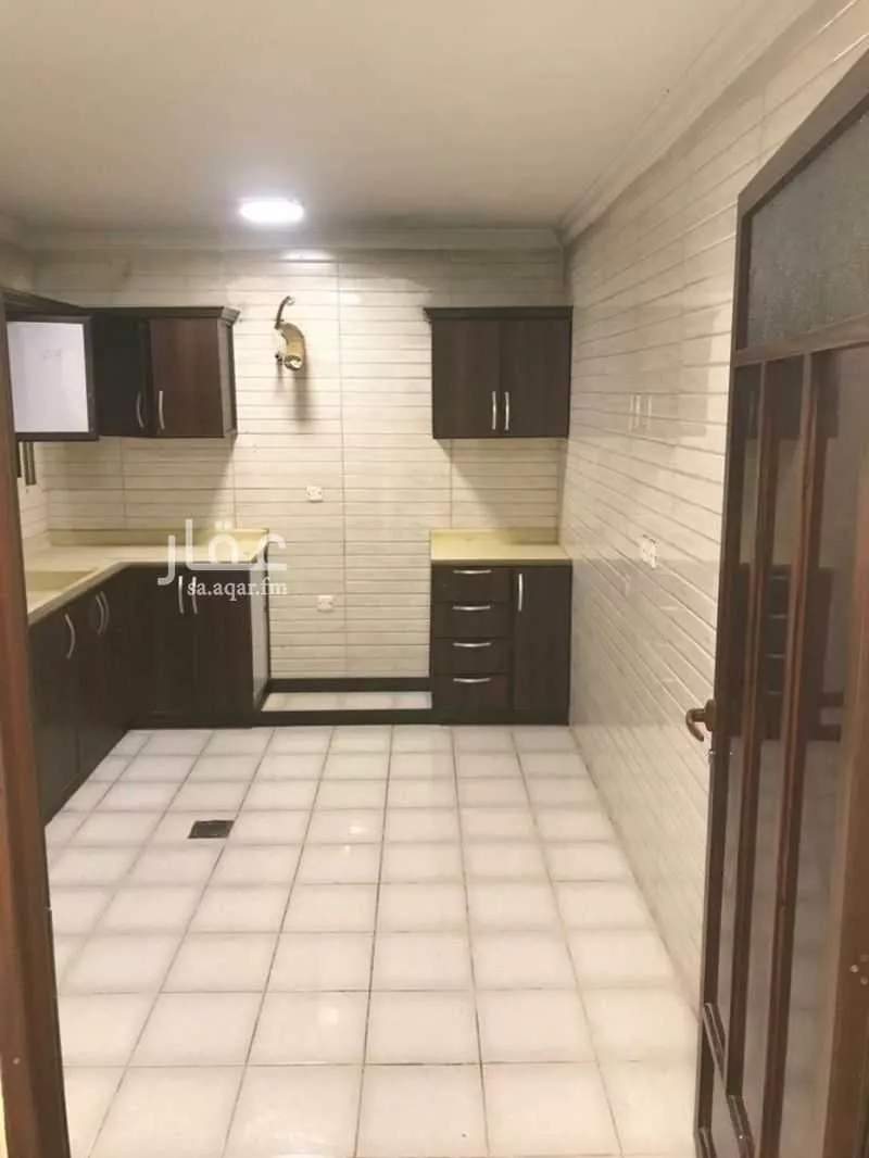 3 bedroom apartment in Al Aziziyah 4