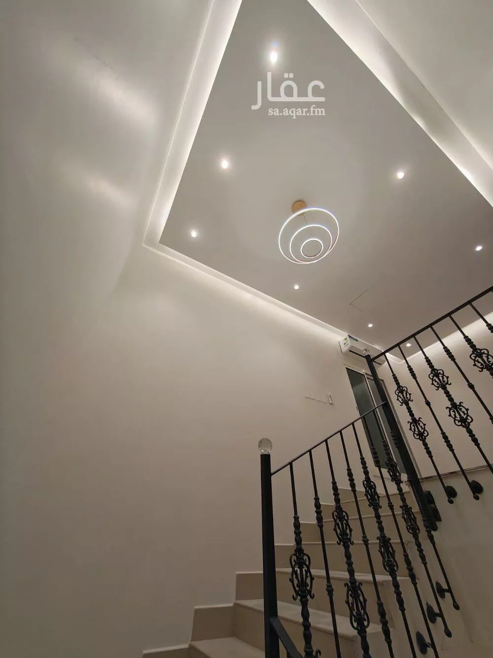 شقة 5 غرف في النخيل 22