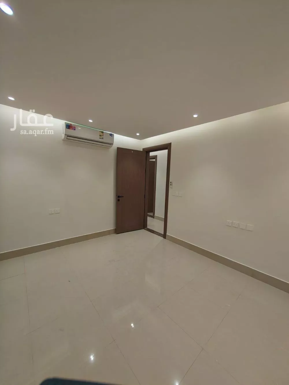 شقة 5 غرف في النخيل 25