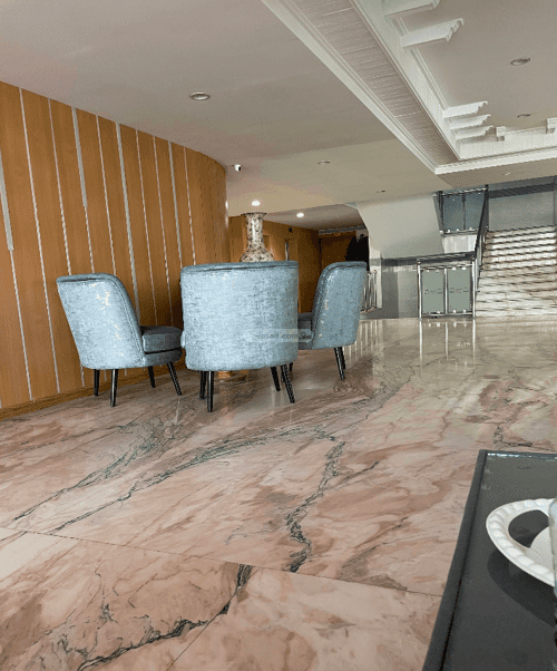 شقة  في الريان 12