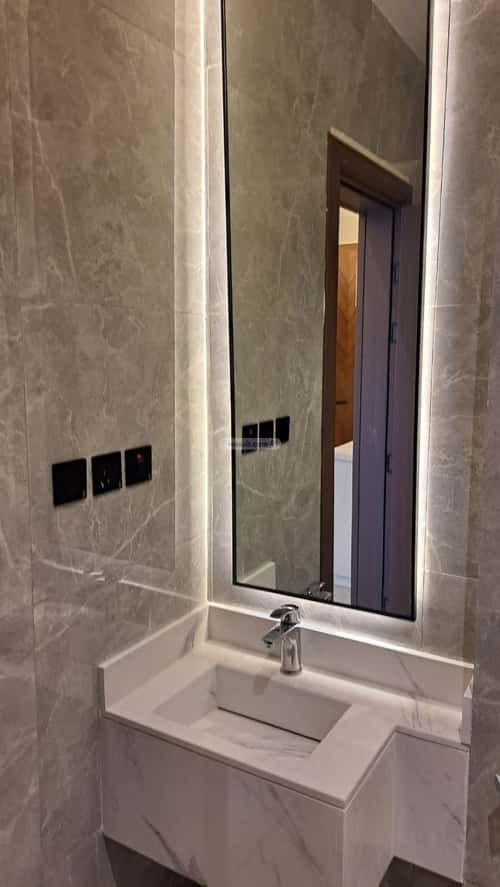 فيلا 4 غرف في العارض 8