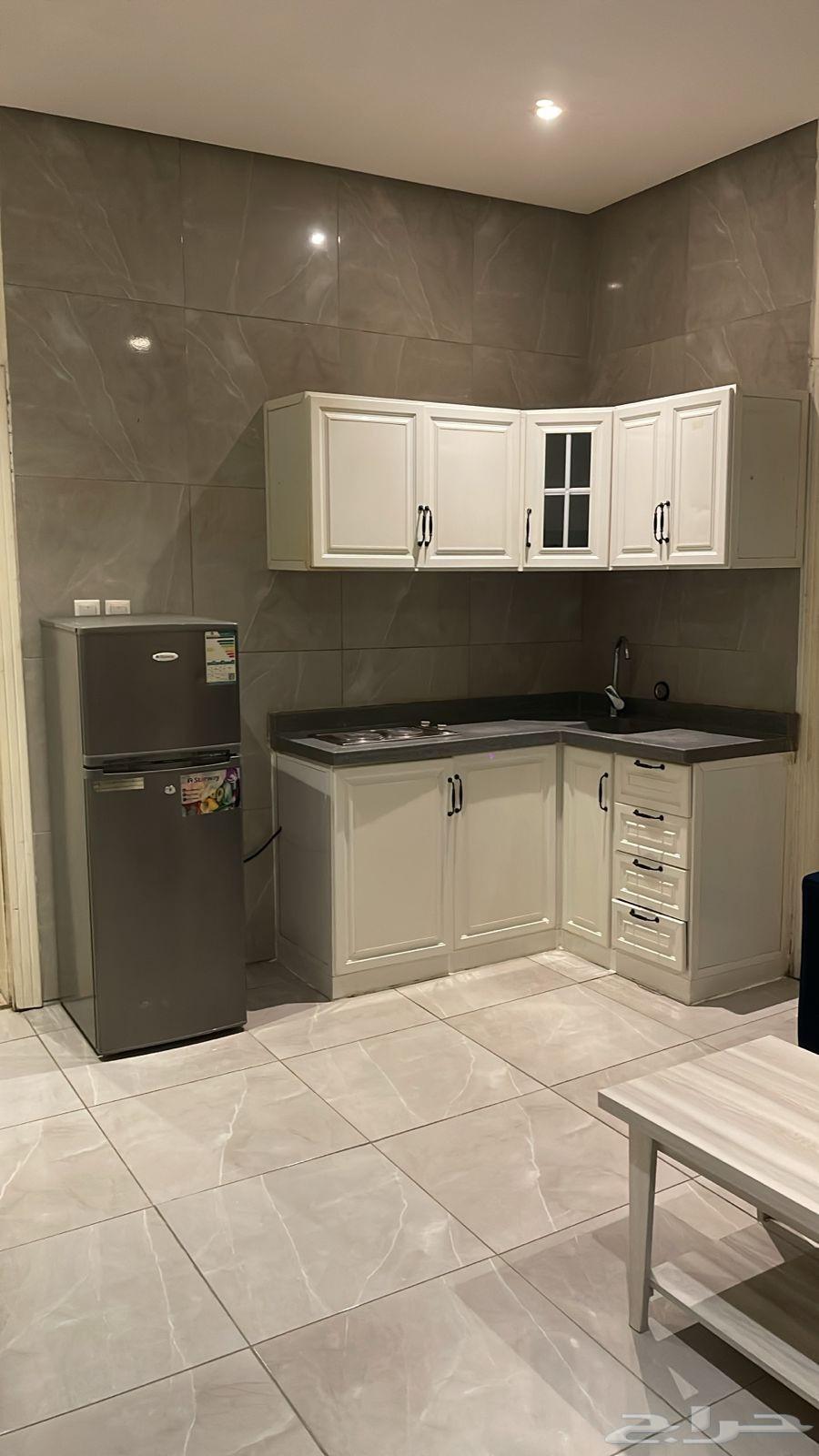 شقة 2 غرف في النزهة 5