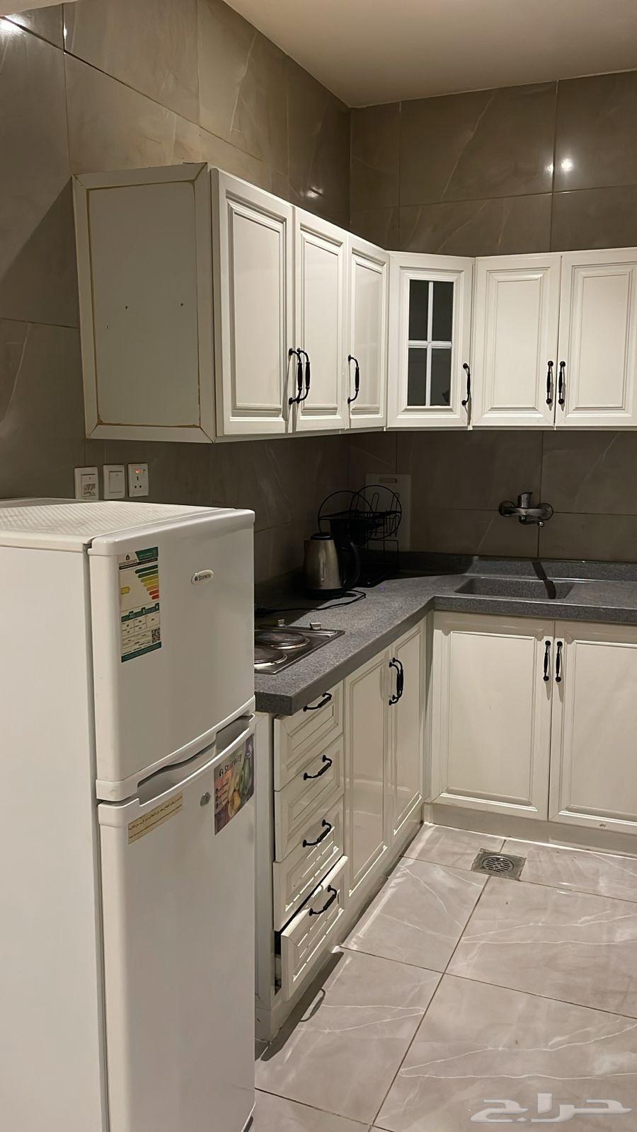 شقة 2 غرف في النزهة 10