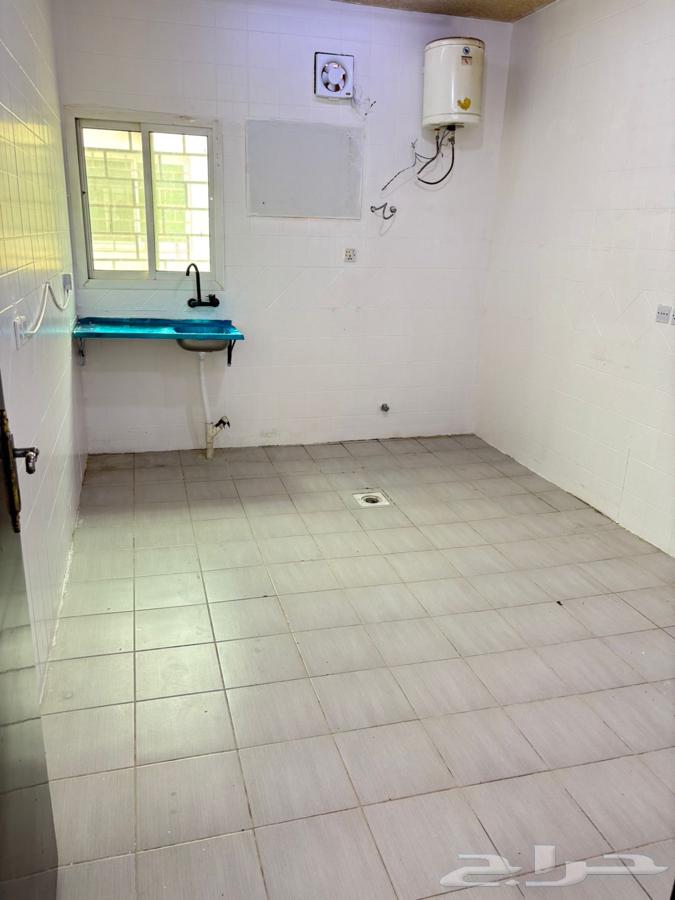 شقة 3 غرف في الرمال 4