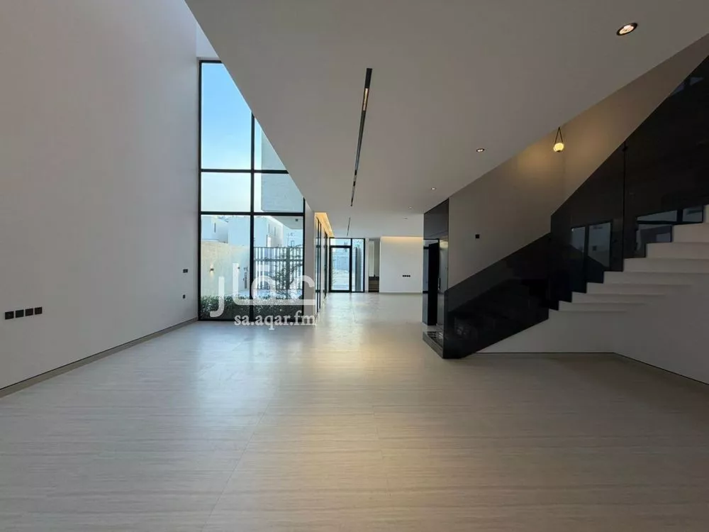 فيلا 5 غرف في العارض 6