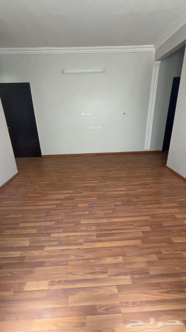 شقة 4 غرف في الرمال 7