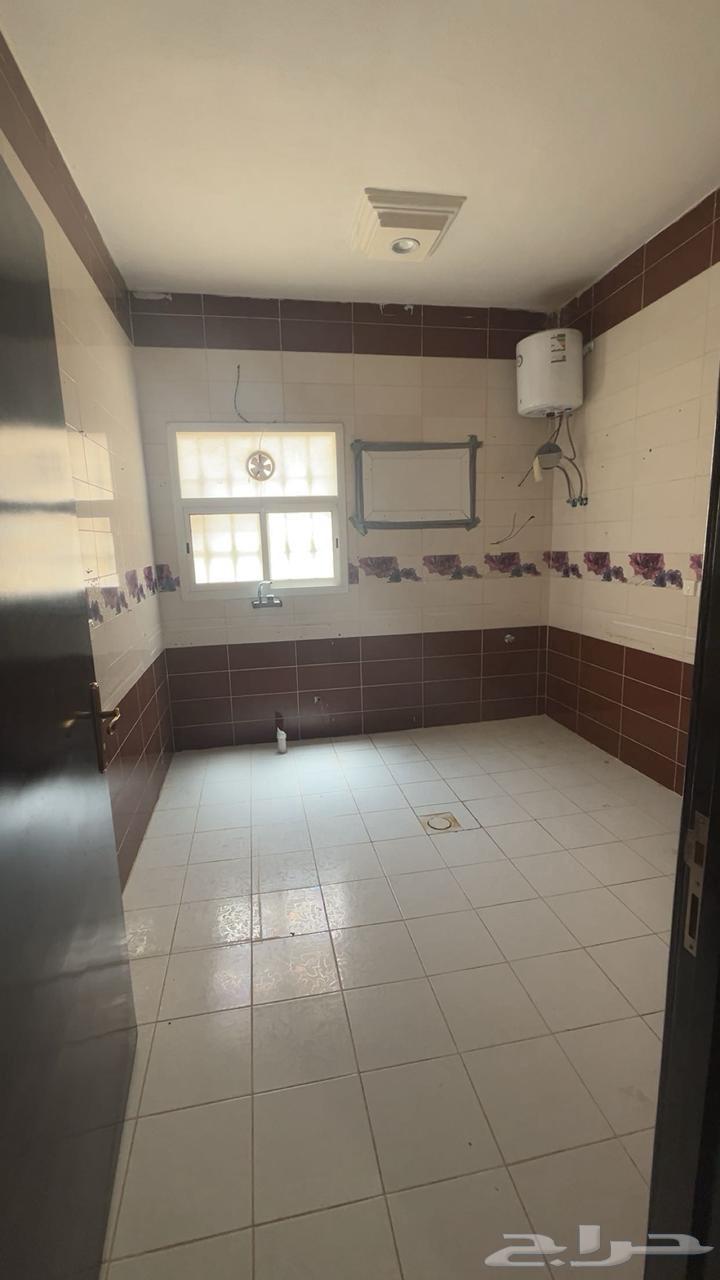 شقة 4 غرف في الرمال 8