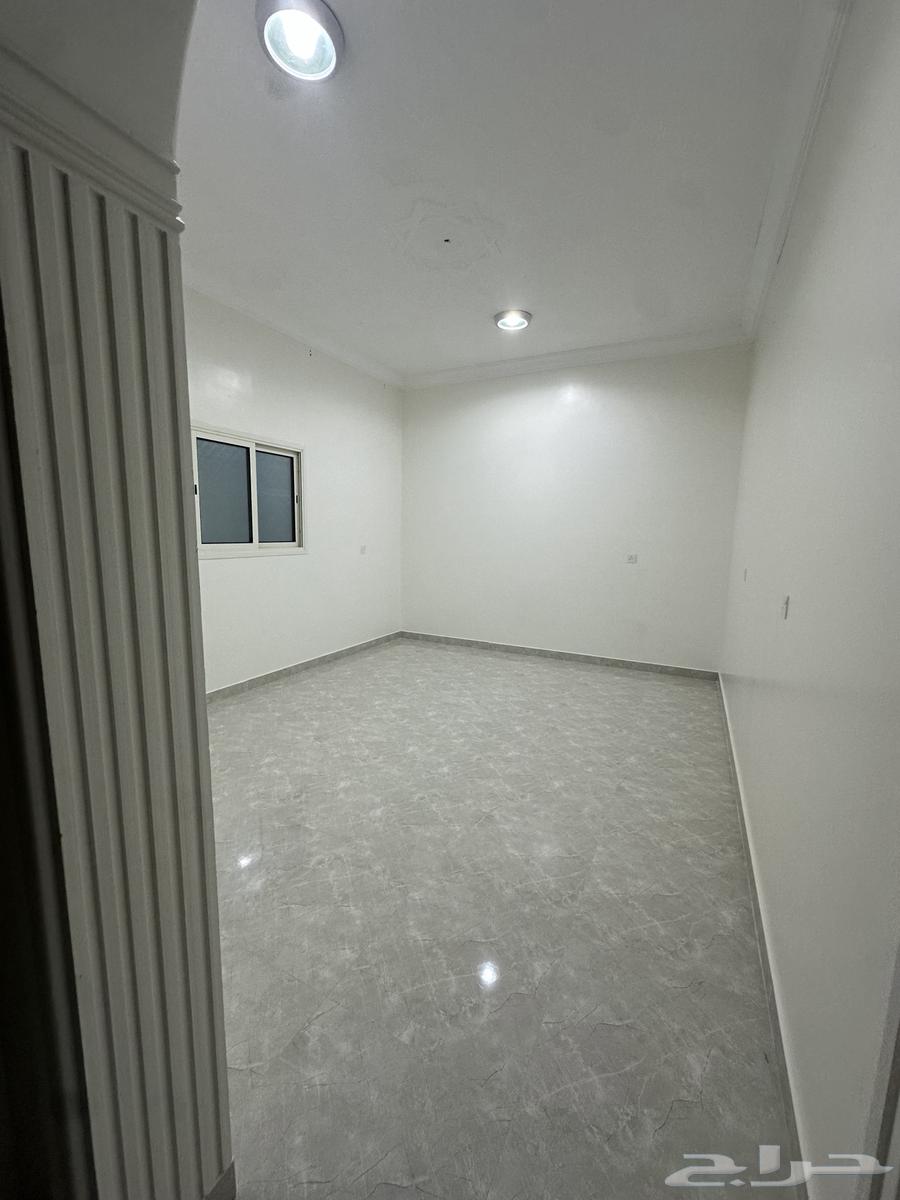 شقة 4 غرف في العزيزية 3