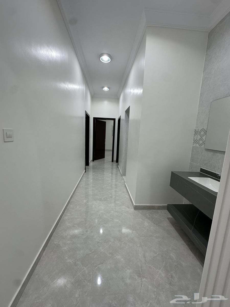 شقة 4 غرف في العزيزية 4