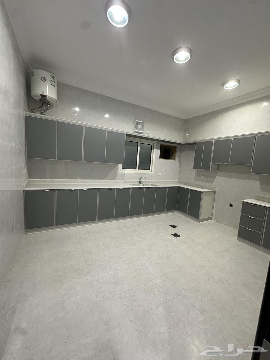 شقة 4 غرف في العزيزية 5