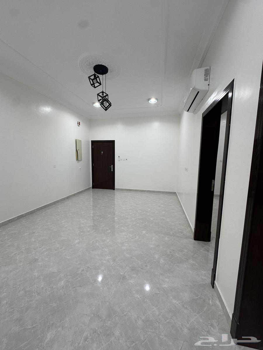 شقة 4 غرف في العزيزية 6