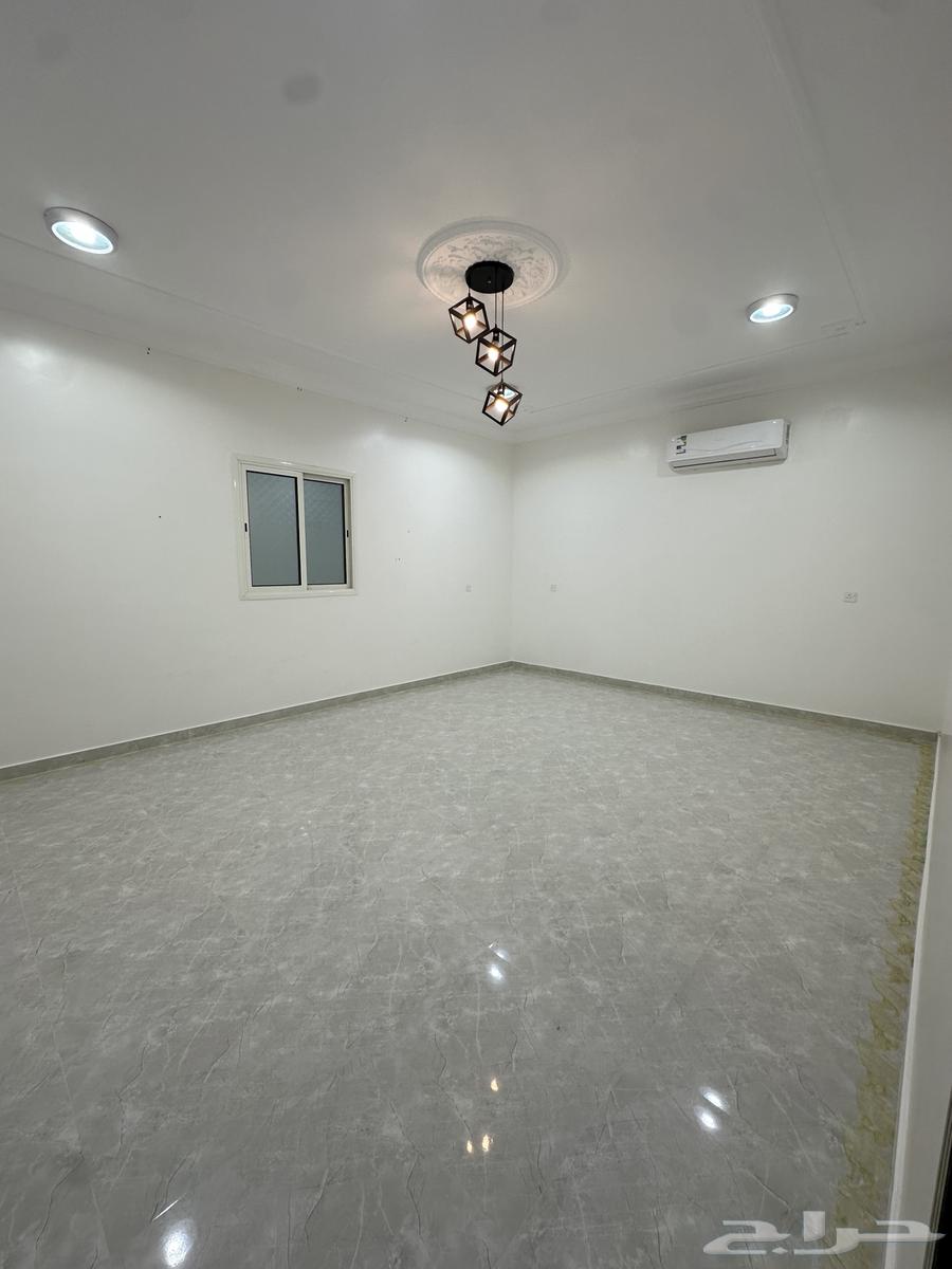 شقة 4 غرف في العزيزية 8