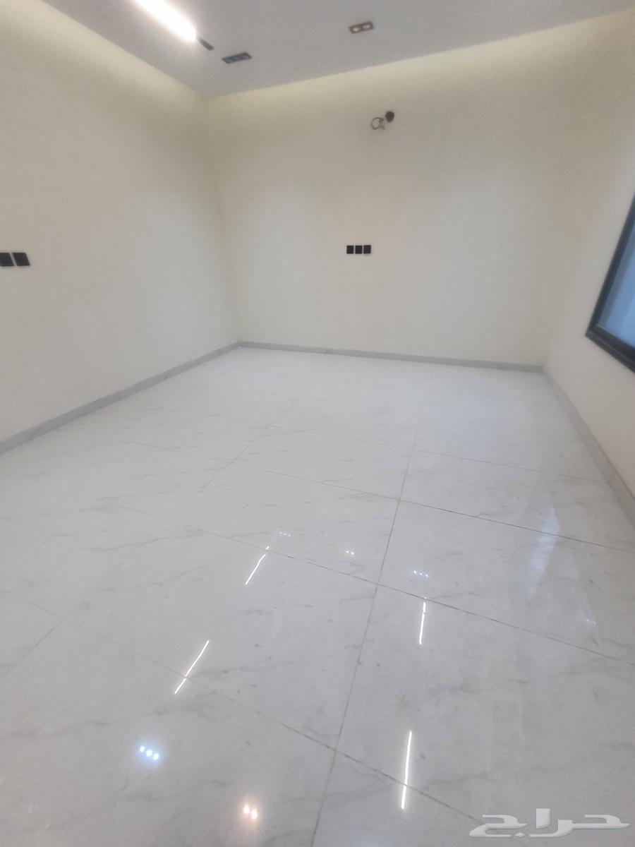 شقة 5 غرف في احد 10