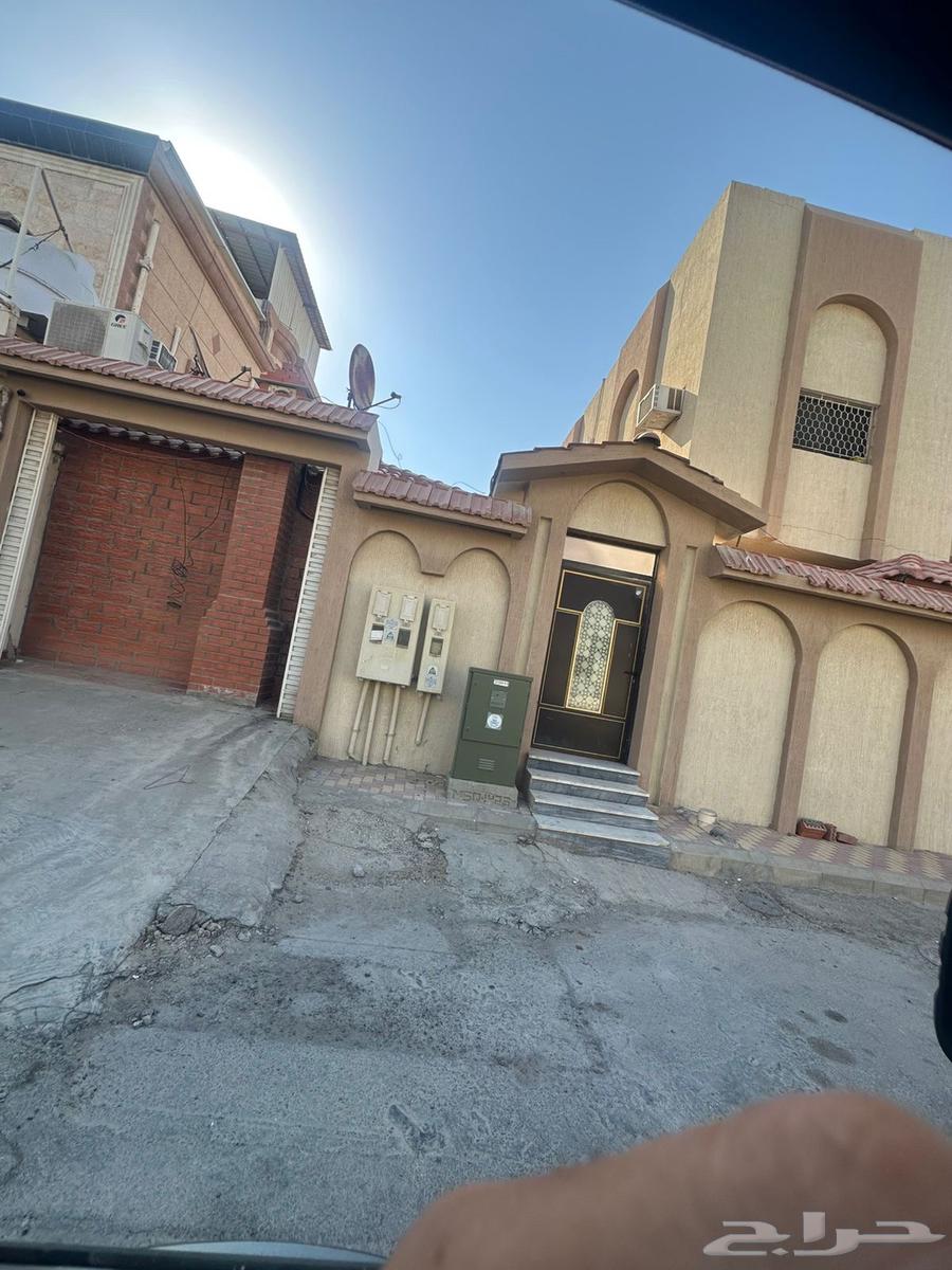 فيلا 4 غرف في احد 3