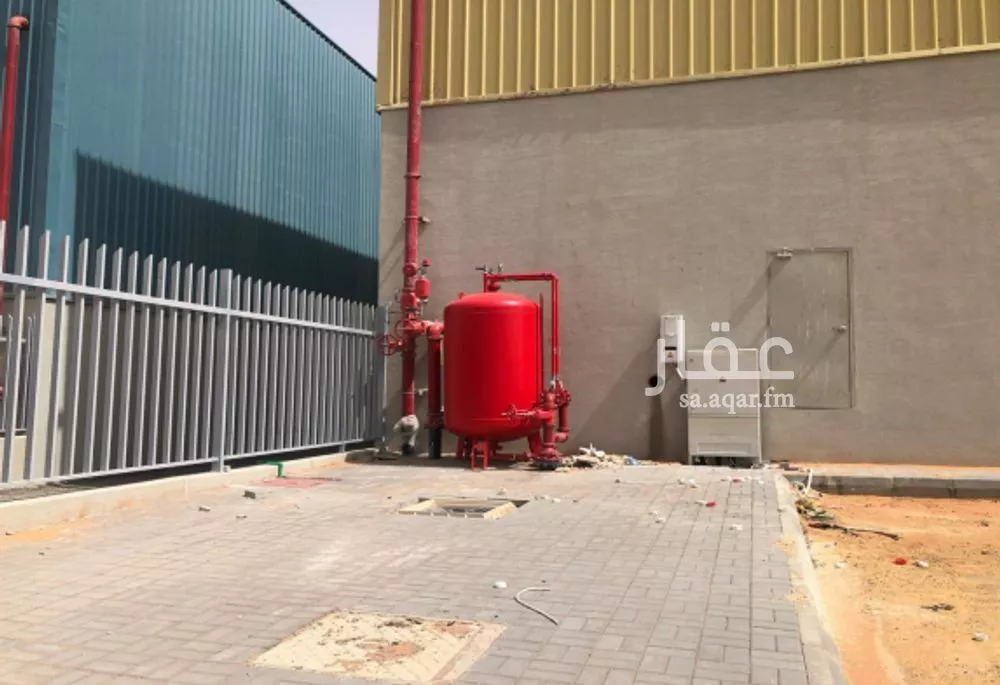 مستودع 2400 م² في المصفاة 11