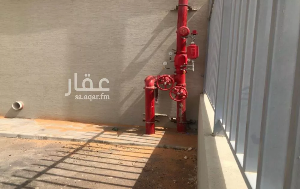 مستودع 2400 م² في المصفاة 10