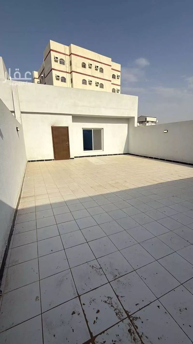 شقة 4 غرف في بطحاء قريش 8