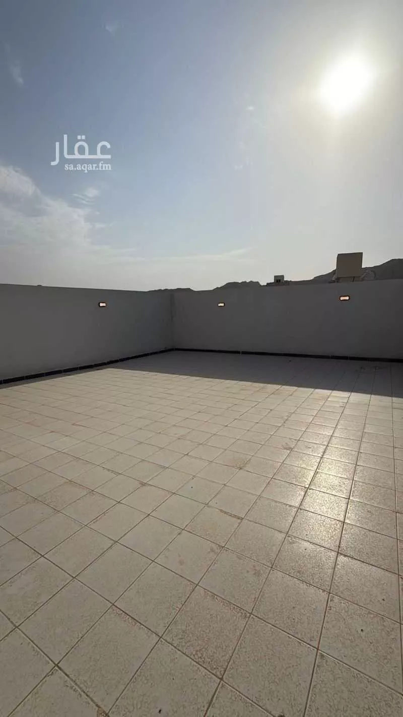 شقة 4 غرف في بطحاء قريش 9