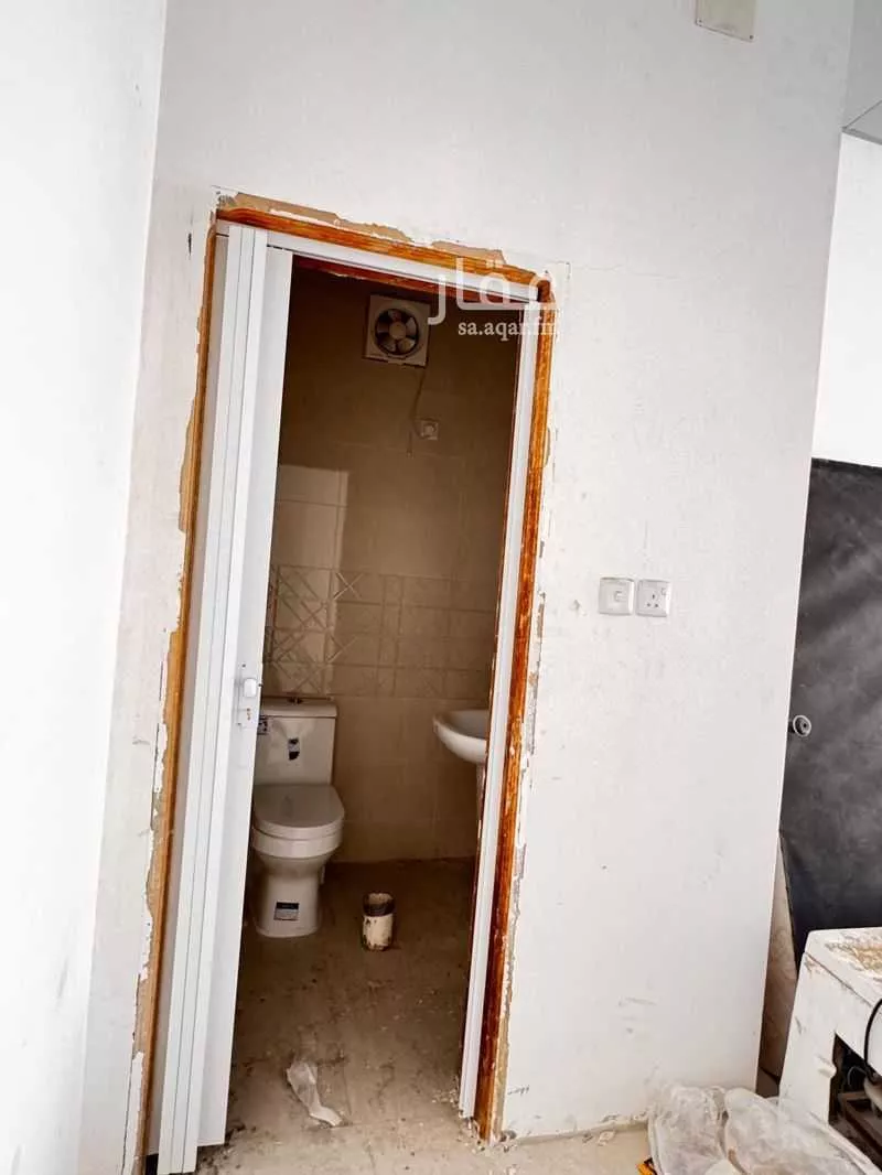 محل 750 م² في الملك فهد 4