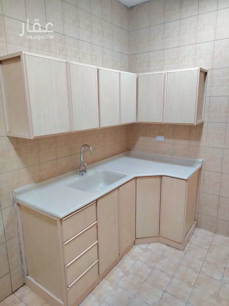 شقة 3 غرف في مدينة العمال 8