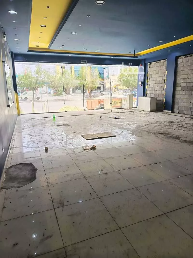 محل 130 م² في الورود 5