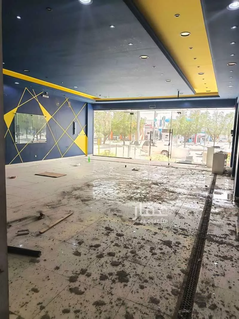 محل 130 م² في الورود 7