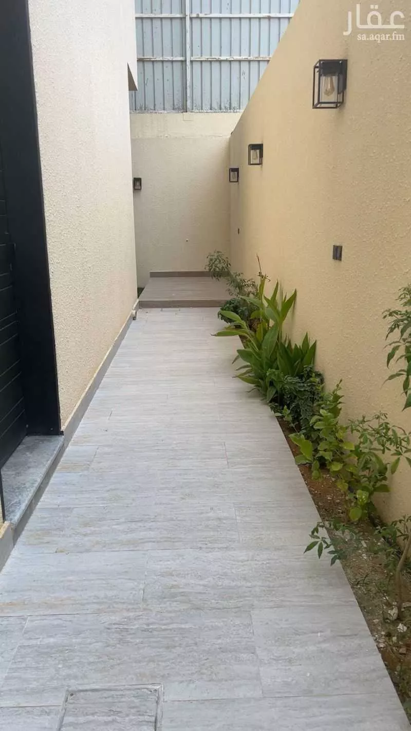4 bedroom floor in Dhahrat Al Badiah 2