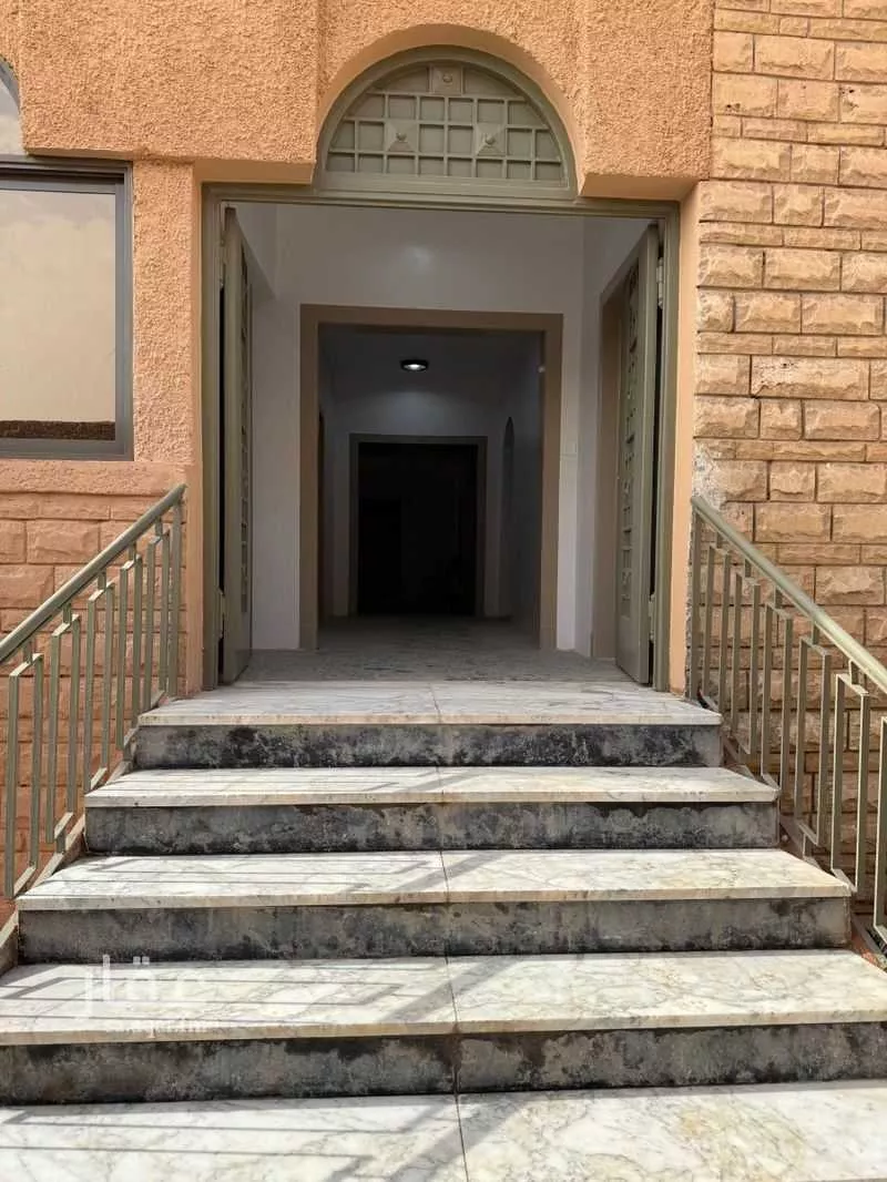 عمارة 452 م² في الديرة 16