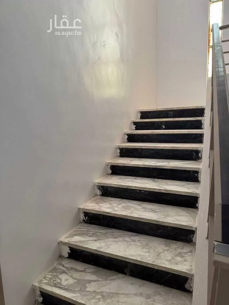 عمارة 452 م² في الديرة 18