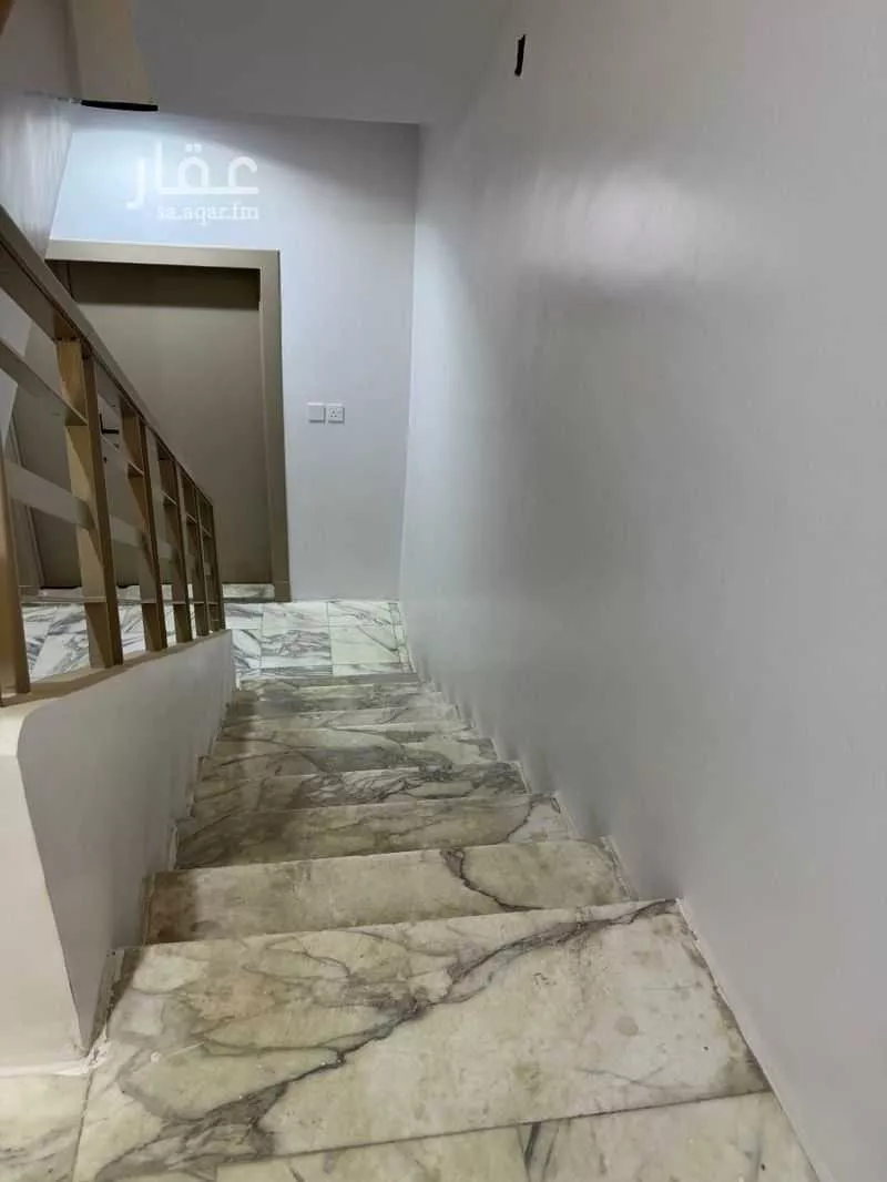 عمارة 452 م² في الديرة 19