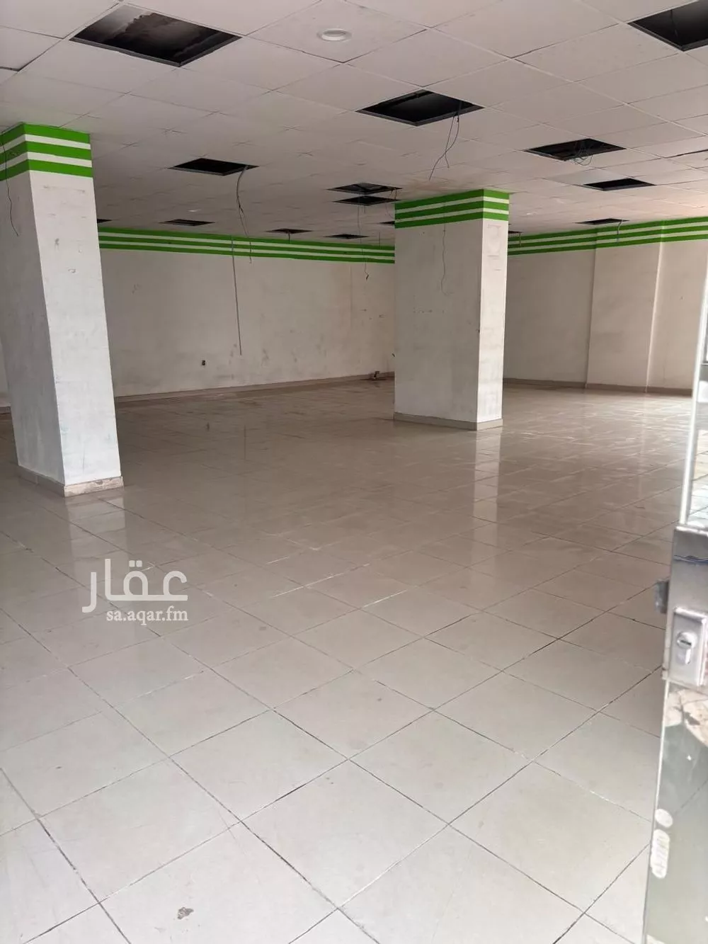 محل 300 م² في الصفا 3