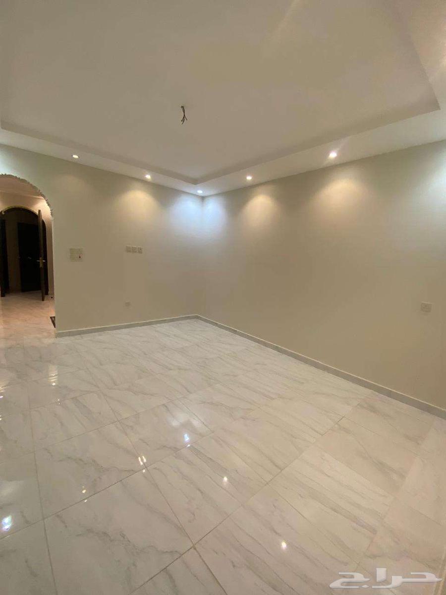 شقة 5 غرف في المنارات 8