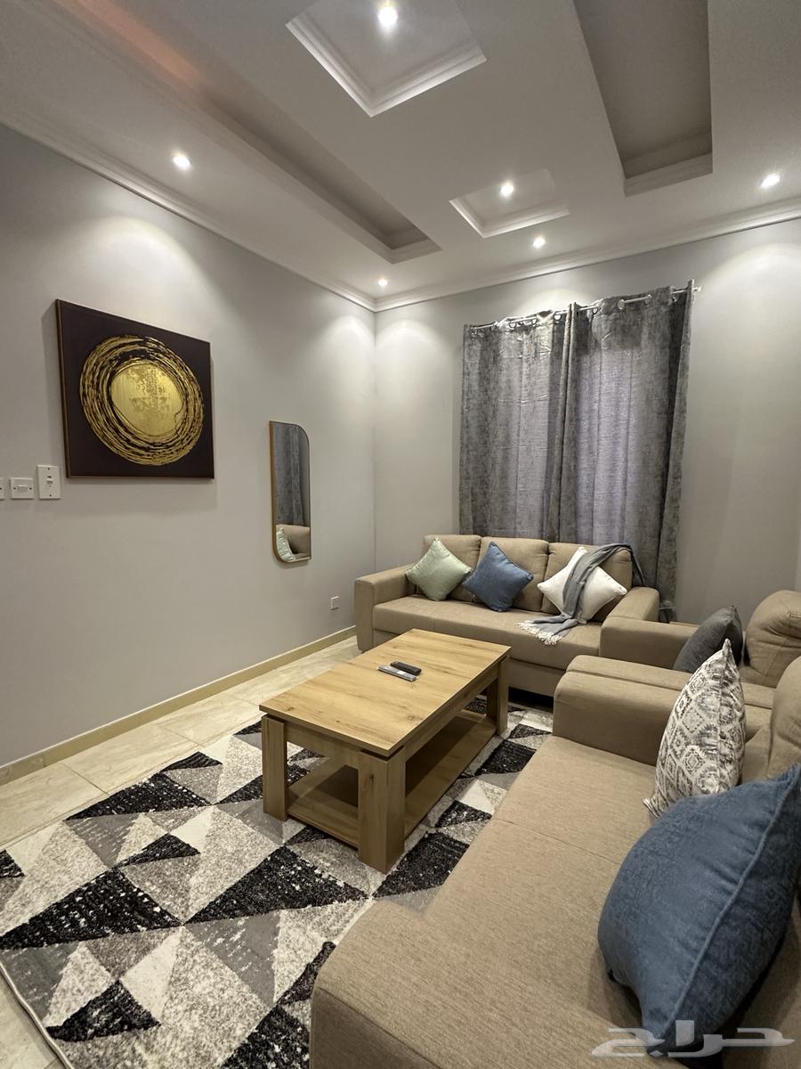 شقة 3 غرف في الروضة 6