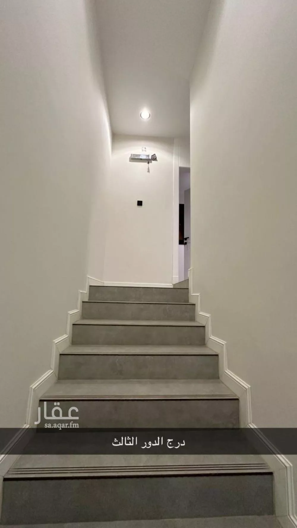 فيلا 5 غرف في العارض 8