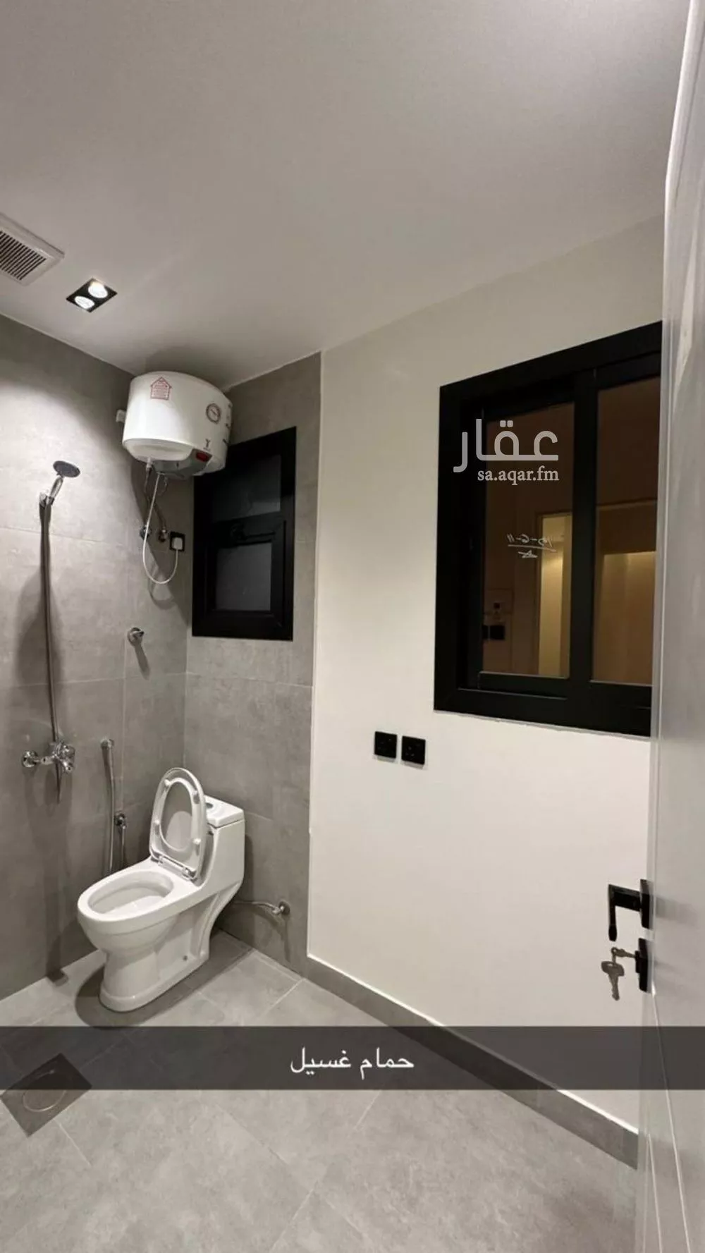 فيلا 5 غرف في العارض 10